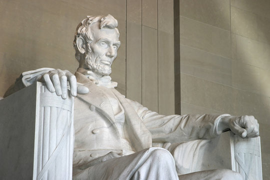 lincoln memorial (right side close-up)