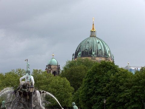 neptunbrunnen + berliner dom