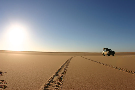 4x4 dans le d&eacute;ser lybien