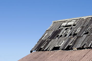 Fototapeta na wymiar weatherd roof 1