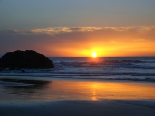 Fototapeta na wymiar zachód słońca na morzu
