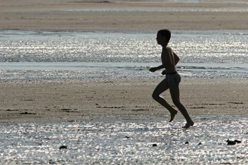 enfant sur la plage