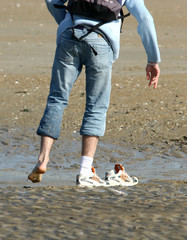 un pied dans l'eau