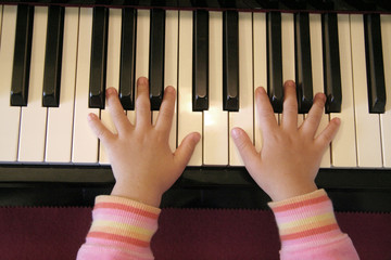 hand and piano