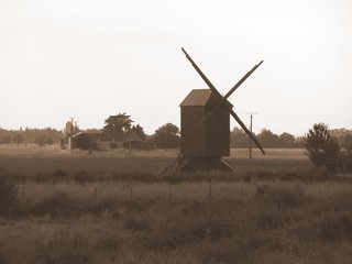 moulin dans la campagne solognote