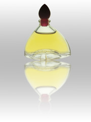 parfümflasche gespiegelt
