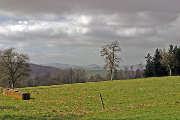wolken mit blick auf die rhön