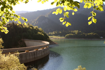 barrage sur le lac