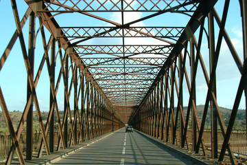 Fototapeta na wymiar old bridge, perspective
