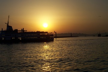 Fototapeta premium boat in sunset
