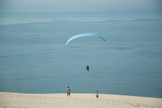 parapente sur la dune - pyla - gironde - france
