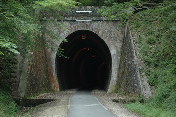 tunel sur piste cyclable - gironde - france