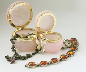 pink boxes for jewerly