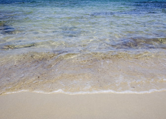 Fototapeta na wymiar plaża z lazurową wodą