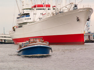 ship and smol boat