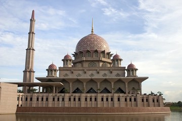Naklejka premium putrajaya mosque, kuala lumpur, malaysia.