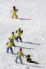 children learning to ski