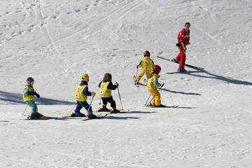 children learning to ski