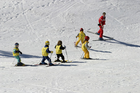 children learning to ski
