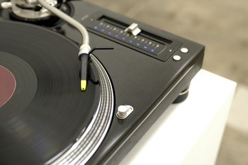 black turntable