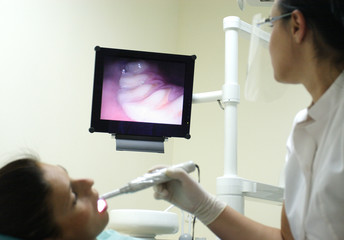 at the dentist -  teeth at the screen