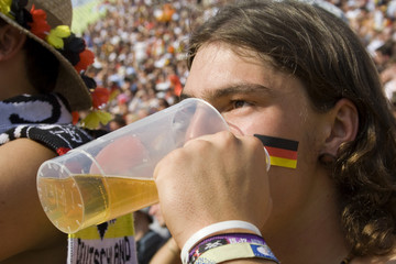 drinking fan © paul prescott
