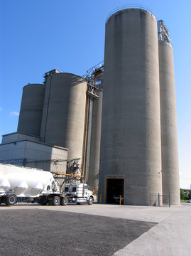 cement plant and truck loading