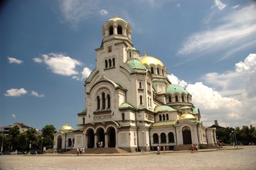 Fototapeta na wymiar katedra z chmury i świeci