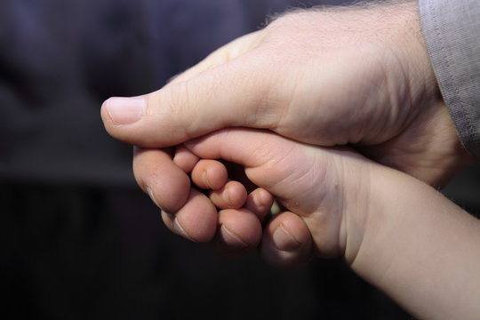 la main du p&egrave;re