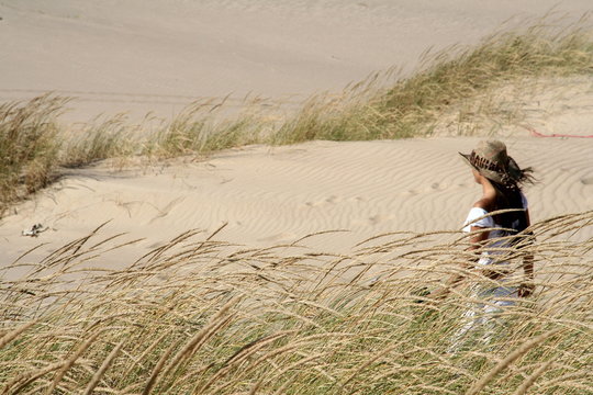 girl at dunes
