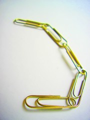five parer clips in chain
