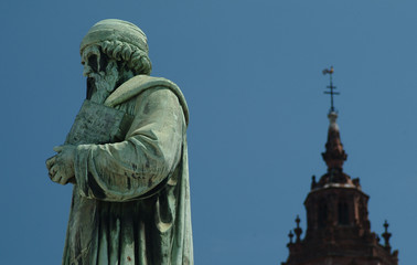 Fototapeta na wymiar Pomnik Jana Gutenberga
