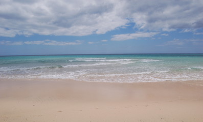 Fototapeta na wymiar Piękna plaża przed burzą