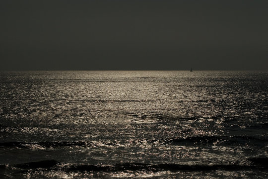 Fototapeta ocean at dusk