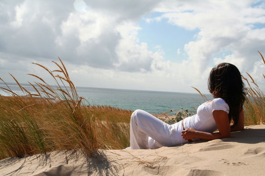 woman looking to the infinit