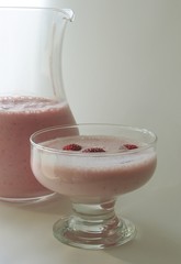 youghurt and strawberries coctail