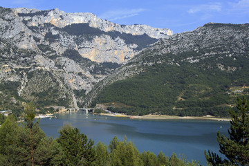 Fototapeta na wymiar Jezioro z Gorges du Verdon