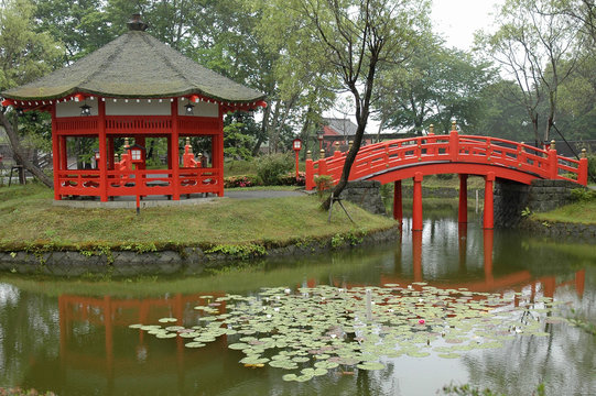 the read bringe and pergola