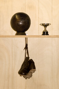 vieux troph&eacute;es