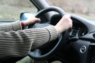 Fototapeta na wymiar ręce na kierownicy