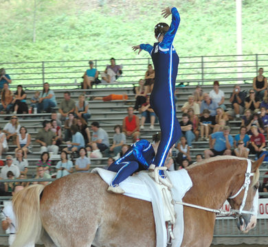 horse vaulters performing