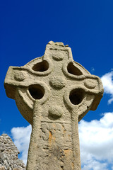 celtic cross clonmacnoise ireland