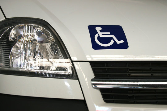 vehicule de transport pour personne handicap&eacute;e.