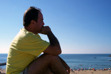 Fototapeta na wymiar man thinking over the beach