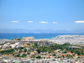 Athènes et son acropole vue lointaine