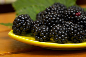 plate of blackberries