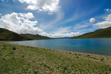 yamdrok lake