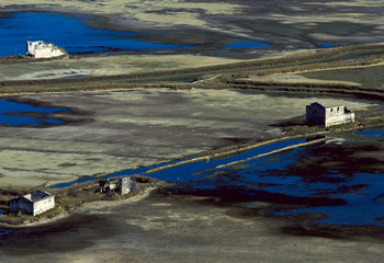 Obraz premium houses in old salt pan