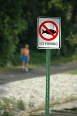 no fishin sign at the park
