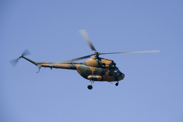 Fototapeta na wymiar Śmigłowiec Mi-2